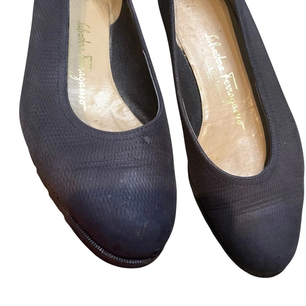 Salvato Ferragamo Black Pebbled Round Toe Flats Sz 7